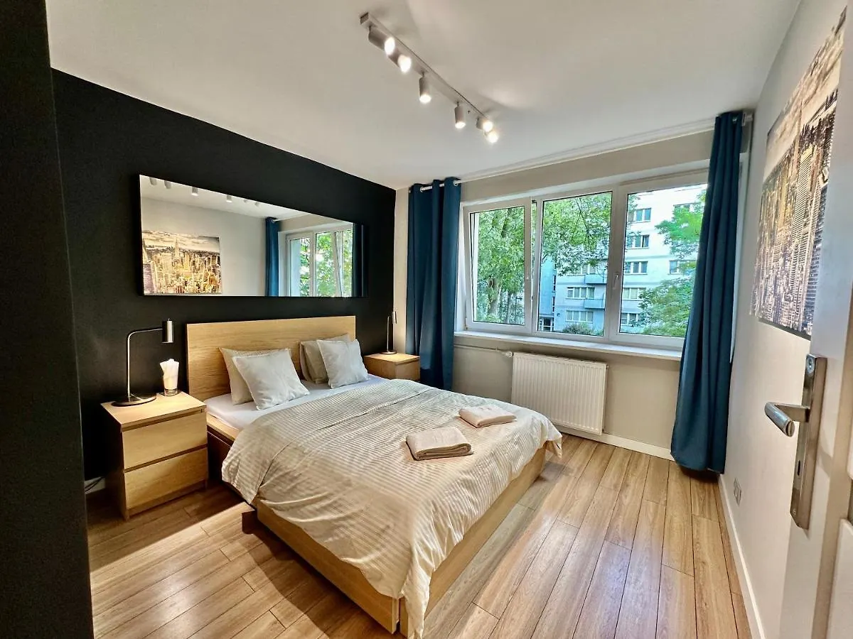 Appartement Neon 3 Silence Metro Wifi 85'Tv Netflix Hbo à Varsovie Pologne